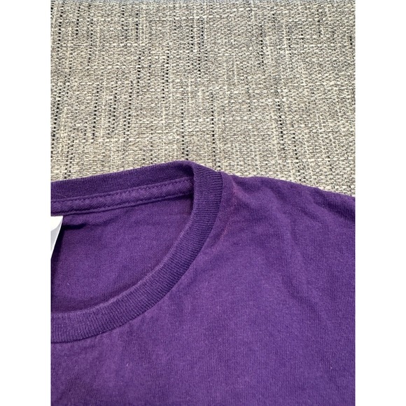 Stranger Things T Shirt‎ Hawkins Middle School A.V. Club Purple Size Xtra Large - Picture 10 of 14